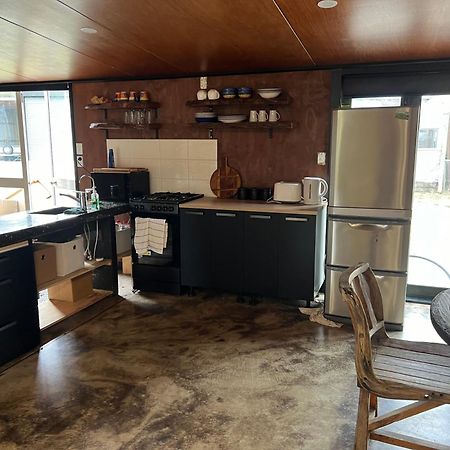 Self Contained Open Shed Space Wainui  Екстериор снимка