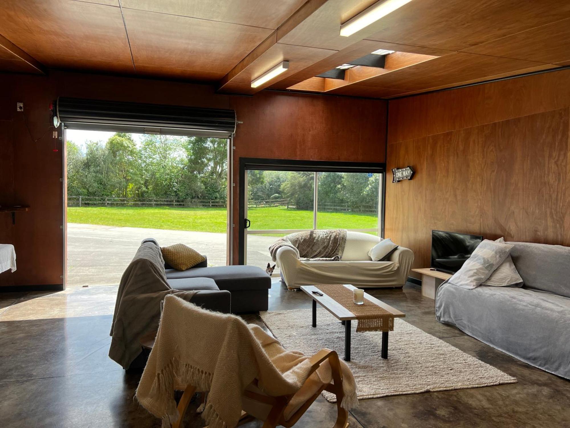 Self Contained Open Shed Space Wainui  Екстериор снимка